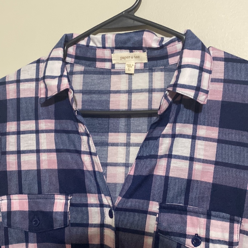 Woman’s short sleeve top size large - Picture 3 of 5